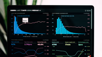 Tableau de bord d’analytics sur fond sombre affiché sur un écran d’ordinateur portable, avec courbes de sessions et taux de rebond